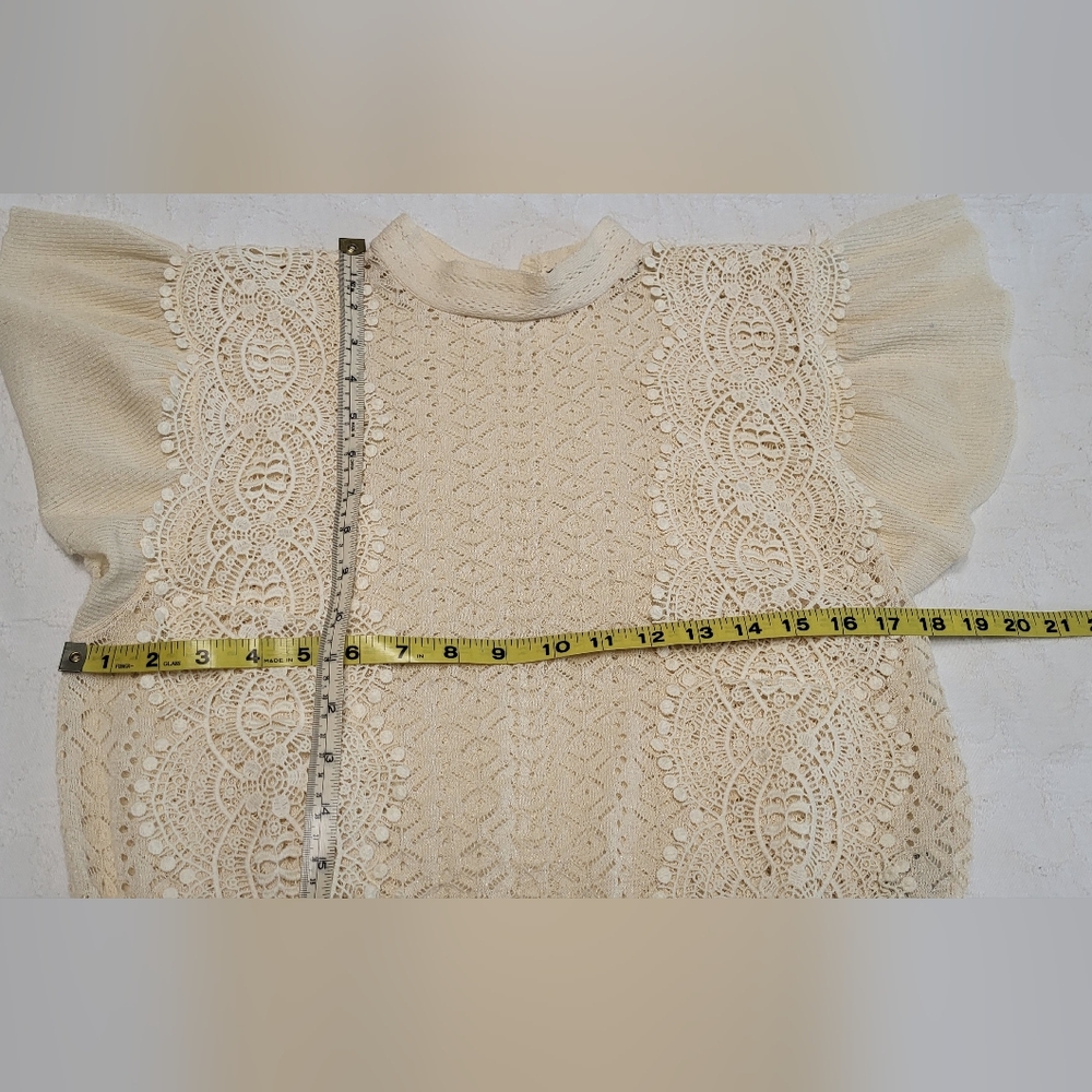 Elegant Cream Lace Blouse - Picture 9 of 12